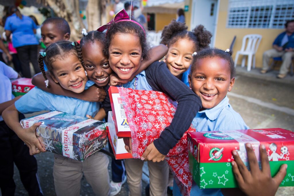 Hamburg im November / Weihnachten im Schuhkarton: Sammelstellen in Hamburg, Kinder