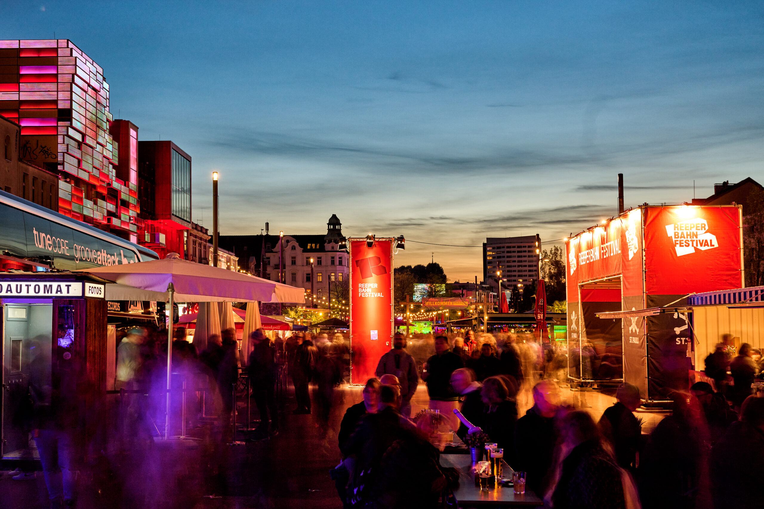 Großveranstaltungen in Hamburg: Spielbudenplatz bei Dämmerung