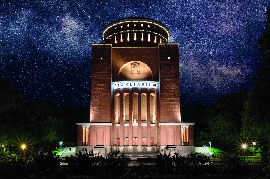 Herbst in Hamburg: Das Planetarium bei Nacht