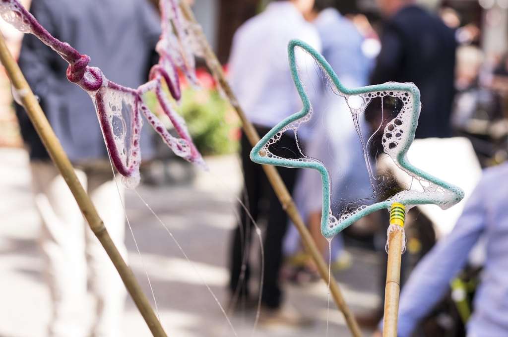 Hamburg im August: Bunte Seifenblasenmacher