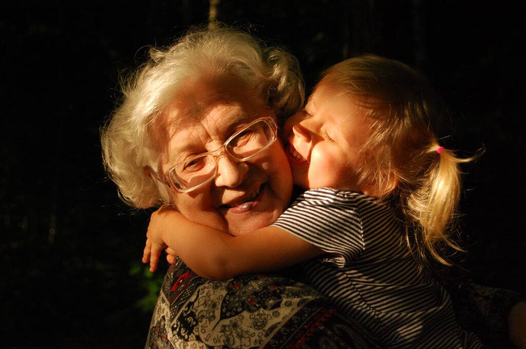 Nachlassplanung, Oma mit ihrer Enkelin