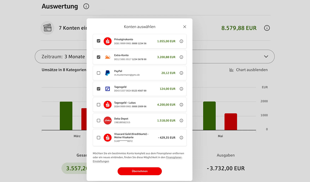 Screenshot eines Online-Banking-Fensters mit Multibanking. In der Mitte ist ein Feld mit der Bezeichnung "Konten auswählen", in dem zahlreiche Konten verschiedener Banken aufgelistet sind.